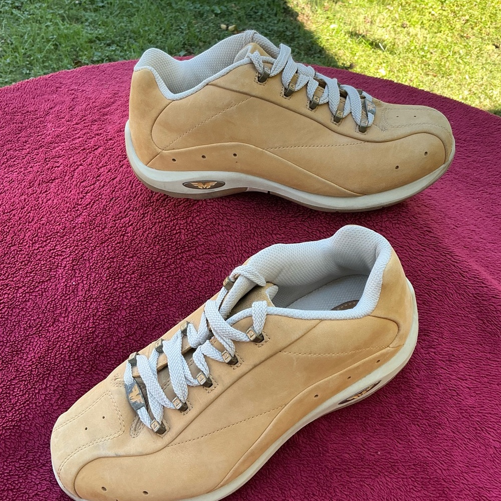 Vintage Lugz NuBuck Leather Tan  Sneakers Size 10